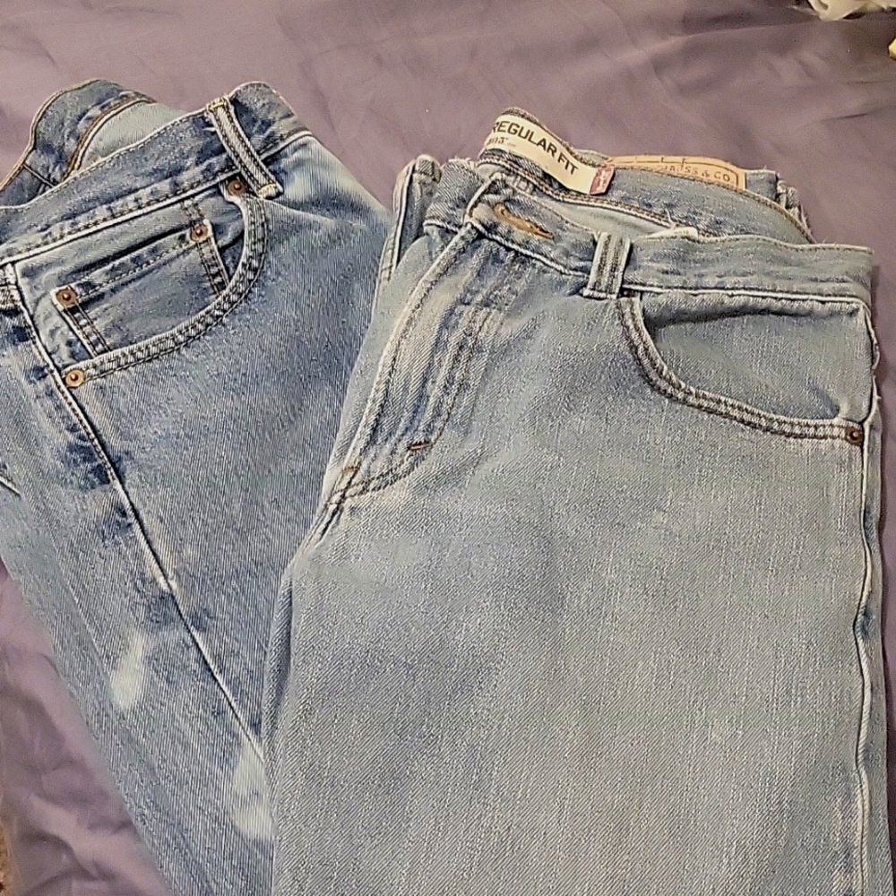 2 pair of Levi's regular fit jeans size 32/34 & 32/32